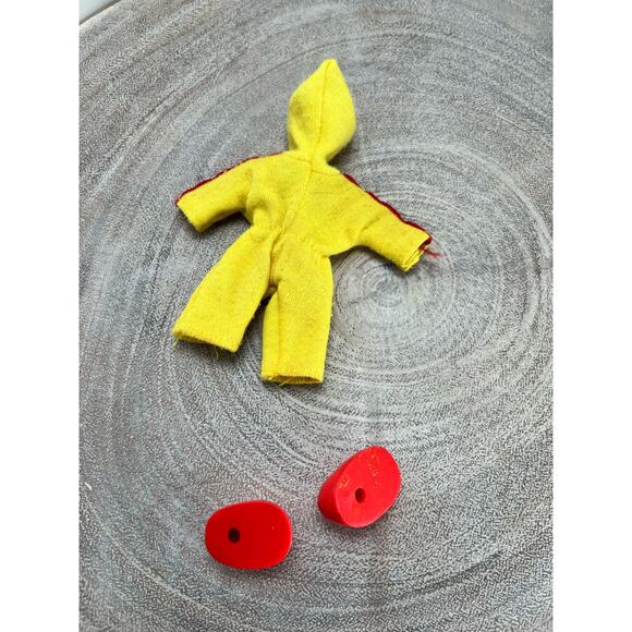 Vintage Strawberry Shortcake Berry Wear Berry Quick Jogging Outfit & Red Shoes - Picture 2 of 2